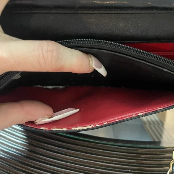 Charles & Keith Black Quilted Crossbody Bag with Chain Strap high-end luxury​​ - Picture 8 of 10